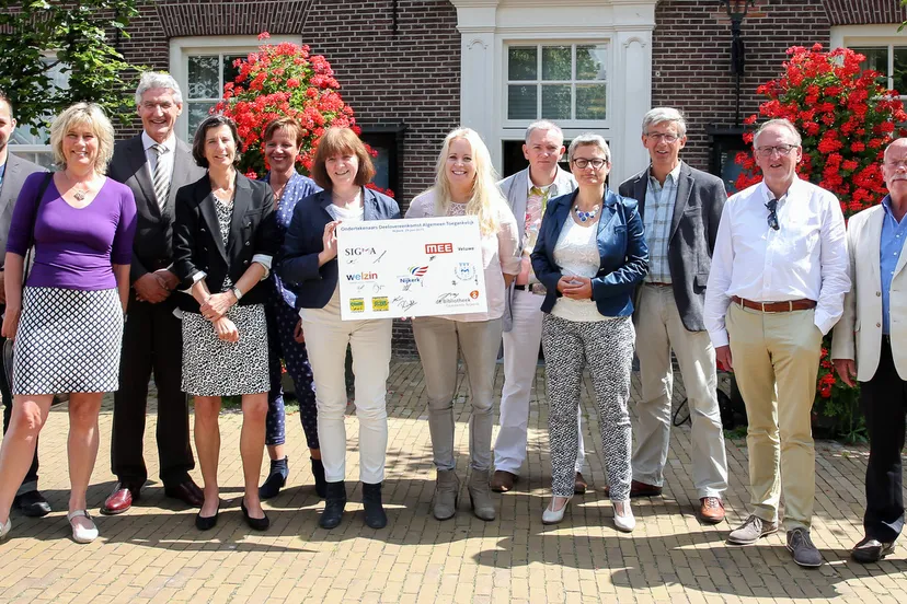 2015 06 30 ondertekening contract partijen algemene voorziening