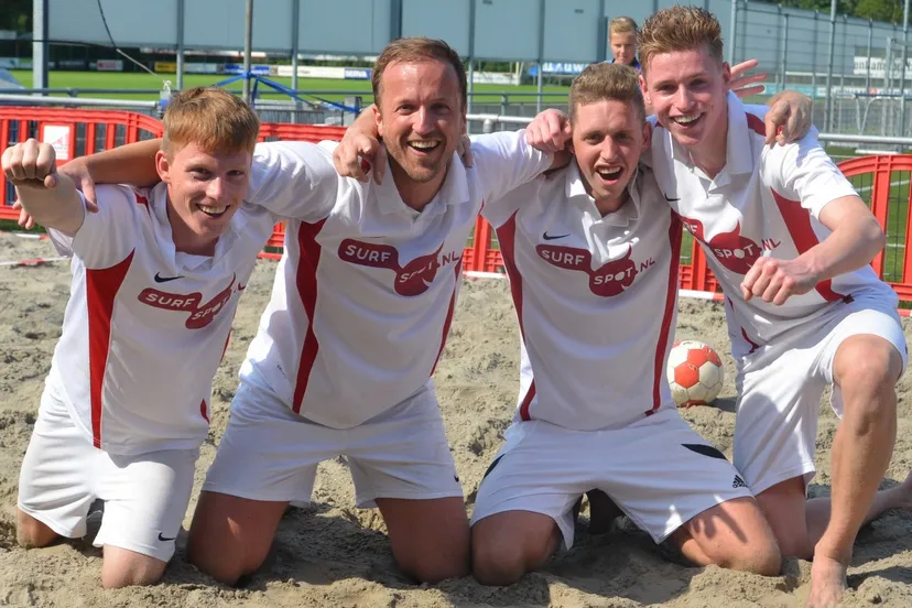 2015 07 13 veensche boys beachvolley 2015 winnaars kas