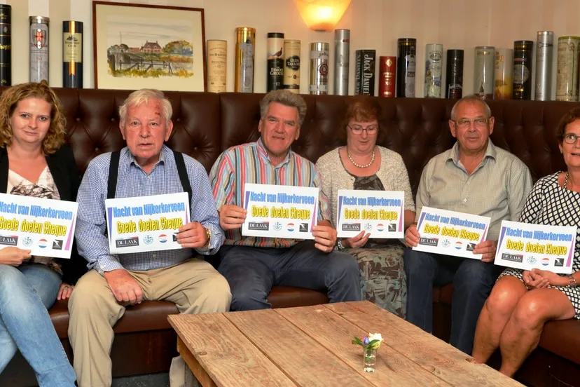 2015 08 25 nacht van nijkerkerveen uitreiking cheques 1