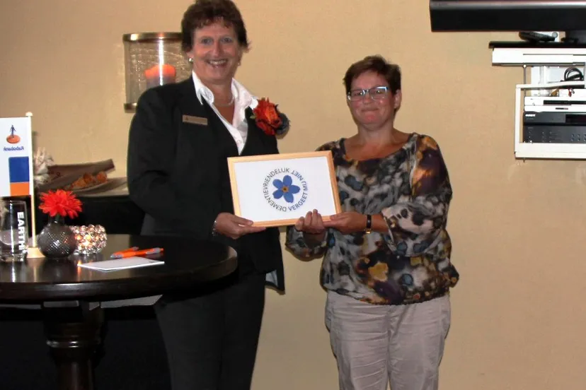 2015 09 08 uitreiking alzheimer sticker