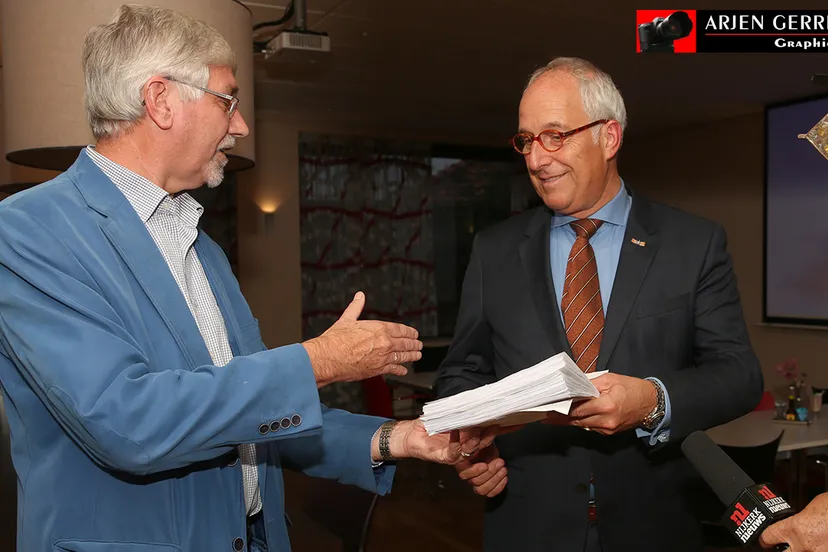 2015 09 24 2500 handtekeningen 006