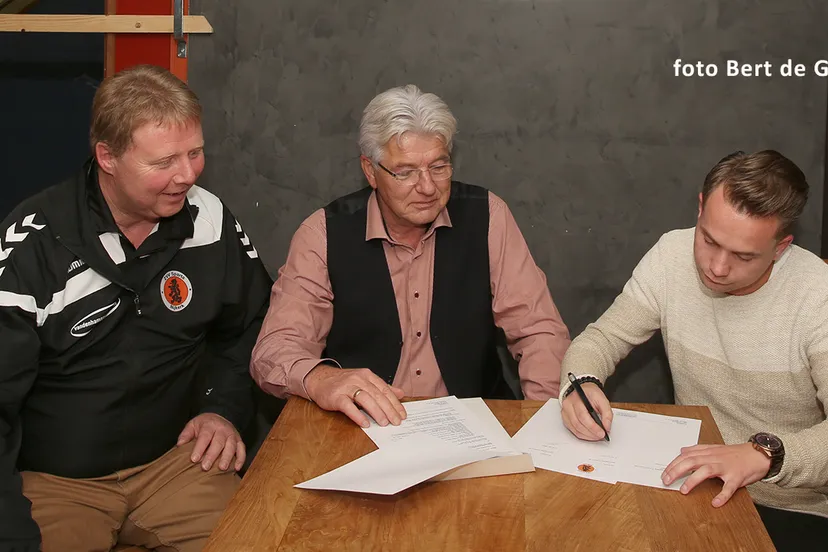 2015 11 09 zvv sparta ondertekening