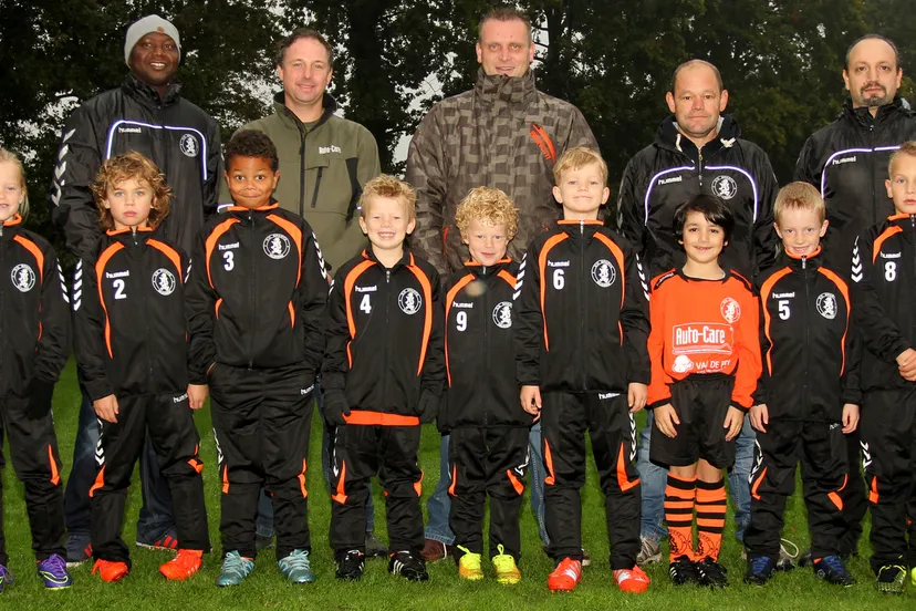2015 11 120 vv sparta nijkerk f8 met leiders en sponsors