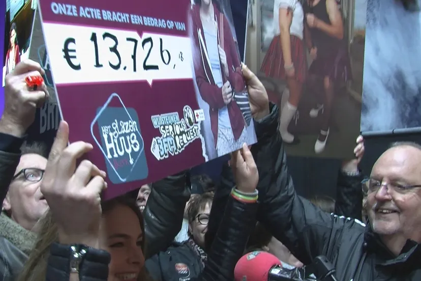 2015 12 23 glazen huys cheque naar heerlen 1