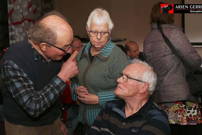 2016 01 20 discussie zwembad 007