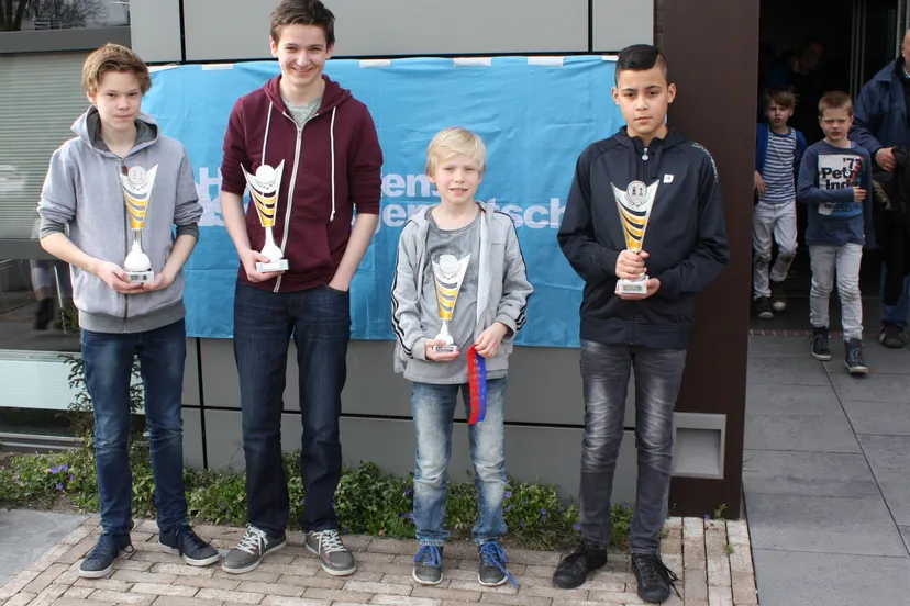 2016 04 03 hoevelakens schaakgenootschap winaars toernooi 1
