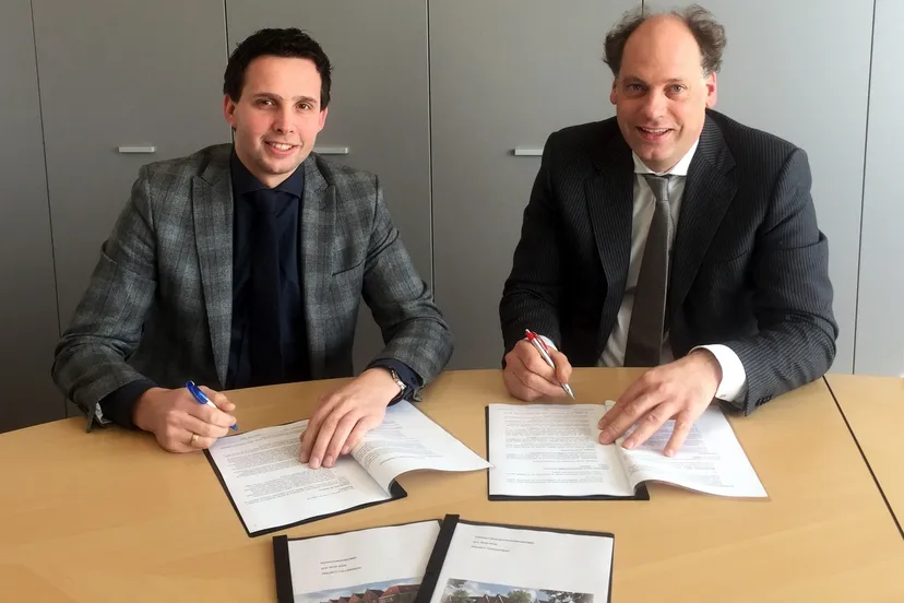 2016 04 05 3 ondertekening torenstraat