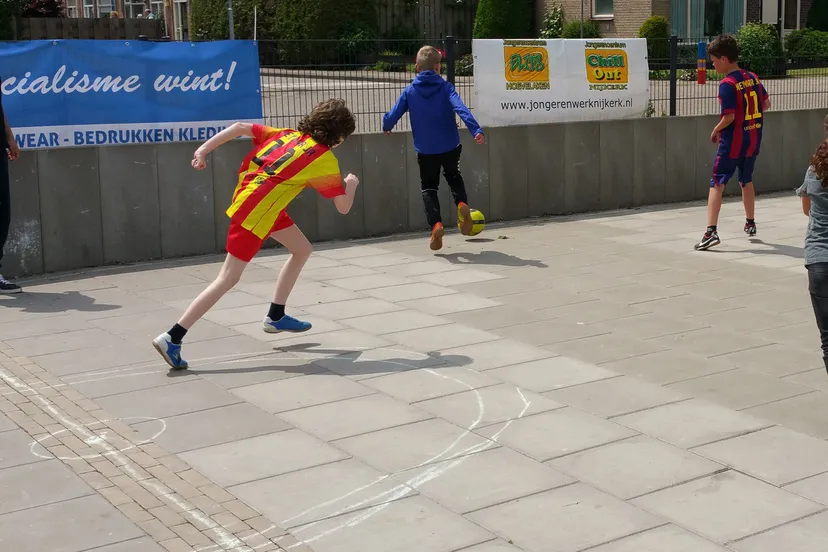 2016 05 09 chill out straatvoetbal