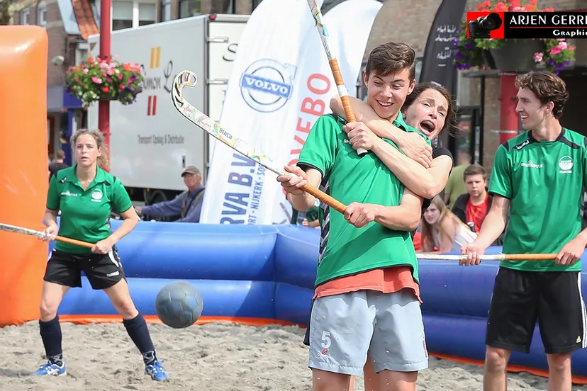 2016 06 11 beach hockey 02