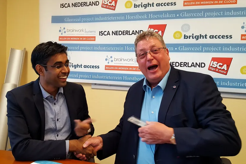 2016 09 01 glasvezel bright acces 1 tekenen hoevelaken