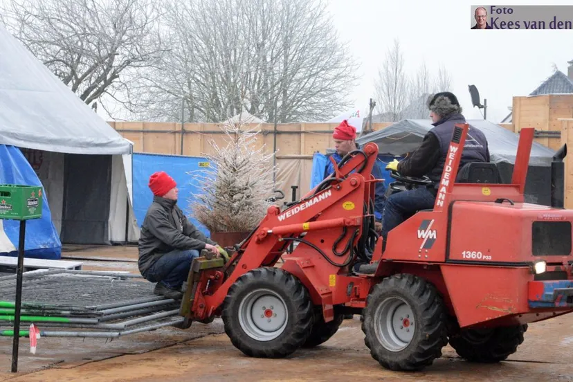 2016 12 30 carbidteam in voorbereiding 30 12 heftruck