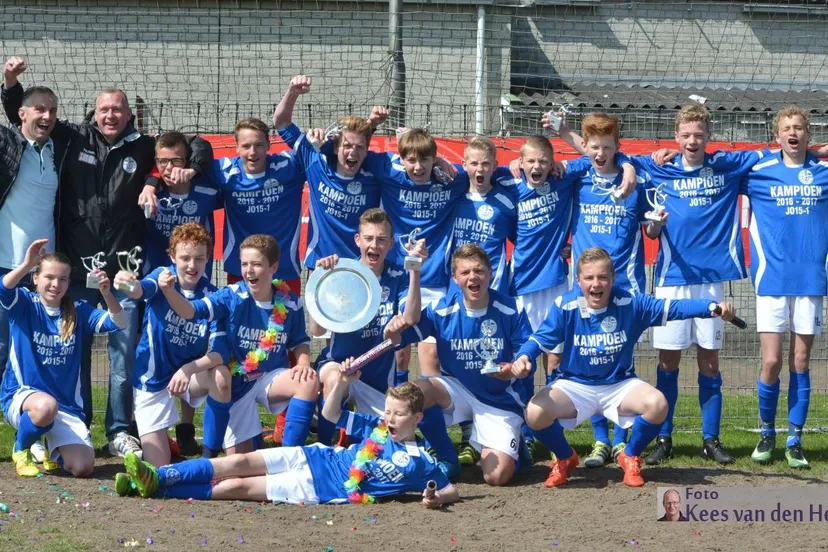 2017 05 07 veensche boys jo15 1 sparta nijkerk 6 5 kampioen teamfoto