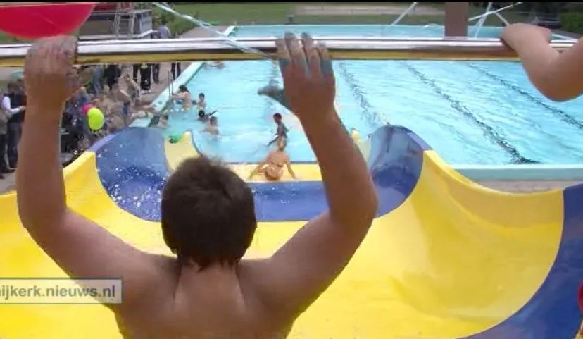 2017 06 24 opening glijbaan in 2011