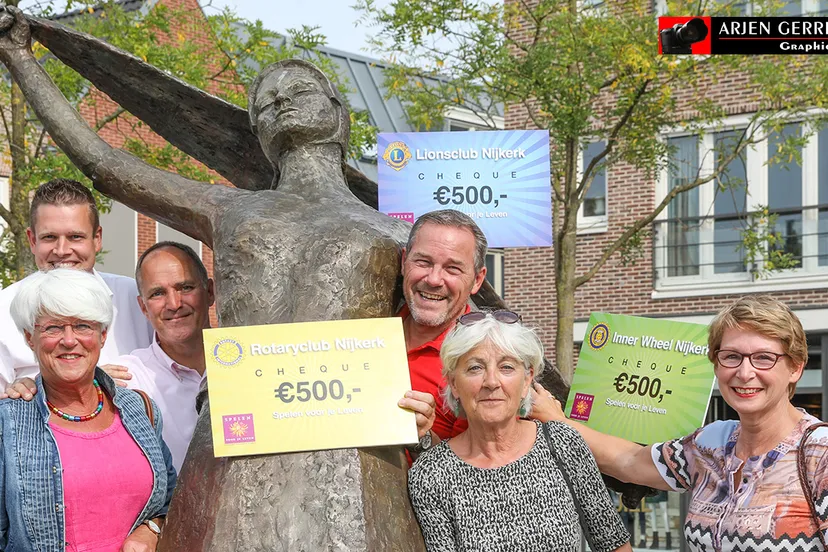 2017 08 25 cheques voor spelen voor leven 006