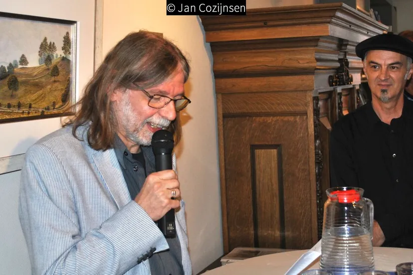 2017 09 02 rob mohlmann opent de expositie van drago pecenica in museum nijkerk