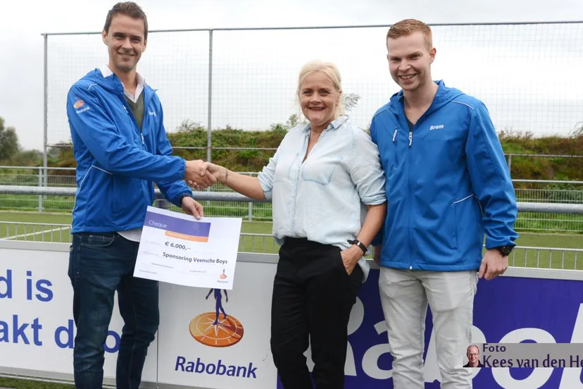 2017 09 30 veensche boys jo19 jo17 rabobank presentatiejasjes 30 9 yvonne bram martijn