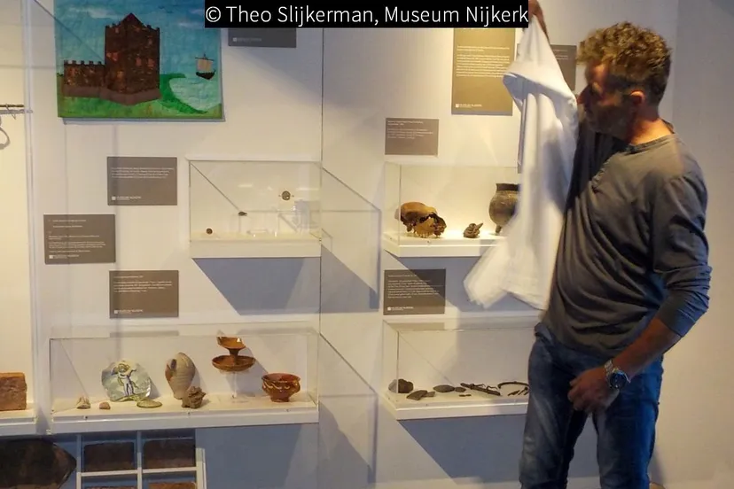 2017 10 25 onthulling archeologie mvdusschoten foto theo slijkerman museum nijkerk