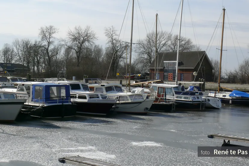 2018 03 01 koning winter heeft ook de jachthaven in zijn greepdonderdag 01 03 25018 r te pas 8