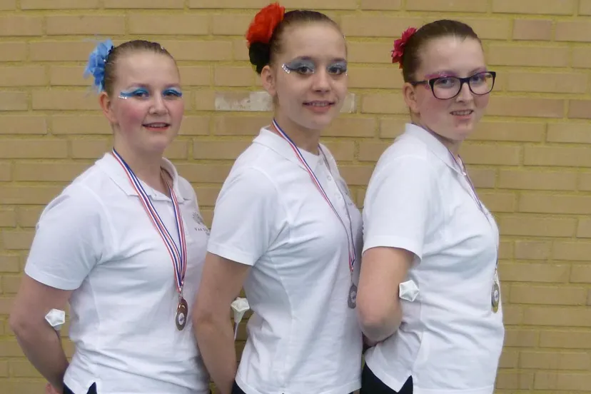 2018 03 17 majorettes jaqueline maaike denise