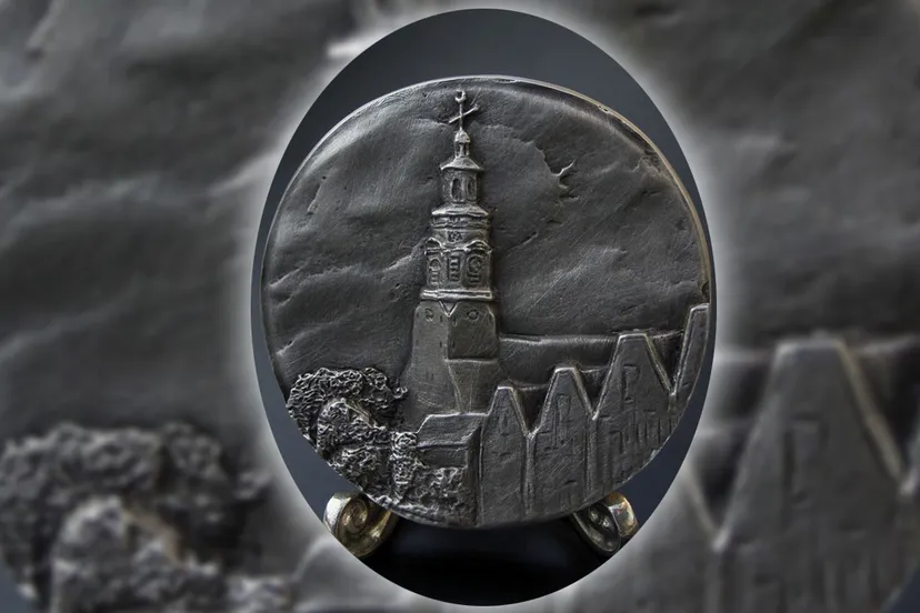 2018 03 26 toren de mooiste verlicht penning standaardje 1