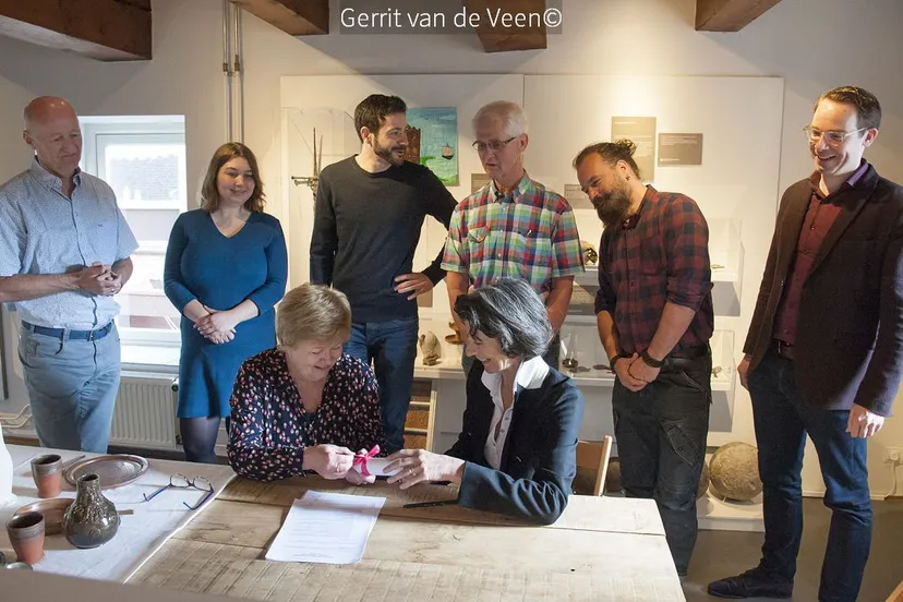 2018 04 24 overeenkomst tekenen car gem nijkerk foto gerrit van de veen
