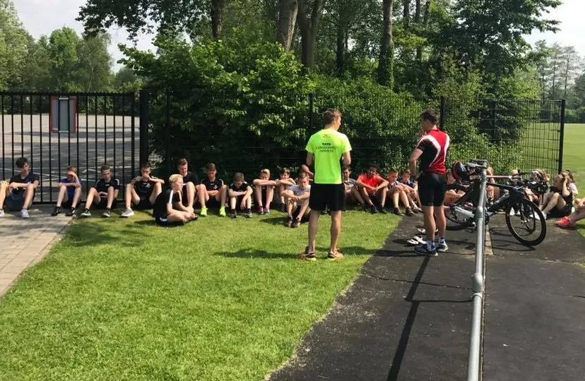 2018 05 18 avn corlaer jeugd krijgt uitleg buiten