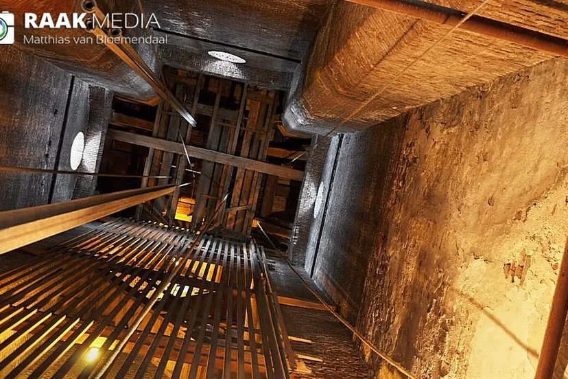 2018 07 02 toren een blik omhoog vanaf de luidzolder