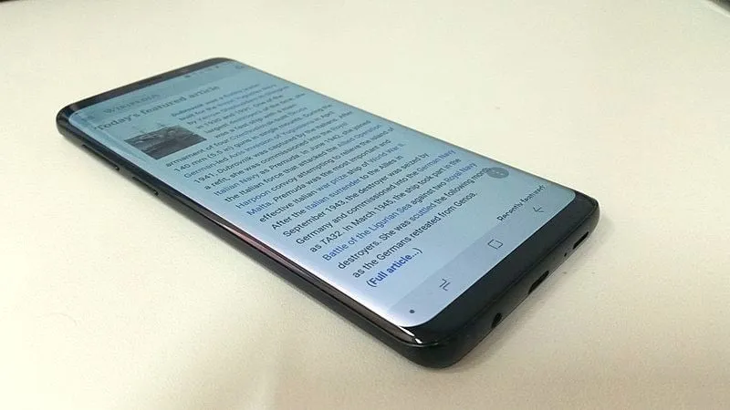2018 09 26 samsung galaxy s9 and wikipedia side view