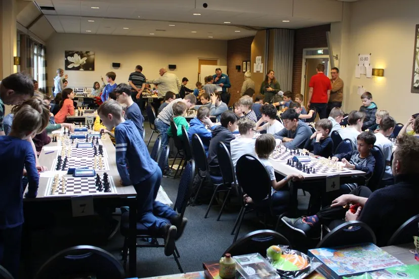2019 03 31 jeugdsnelschaaktoernooi in volle gang