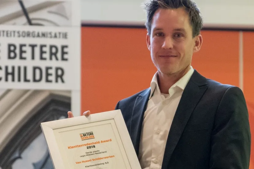 2019 11 14 uitreiking betere schilder van hussel schilderwerken