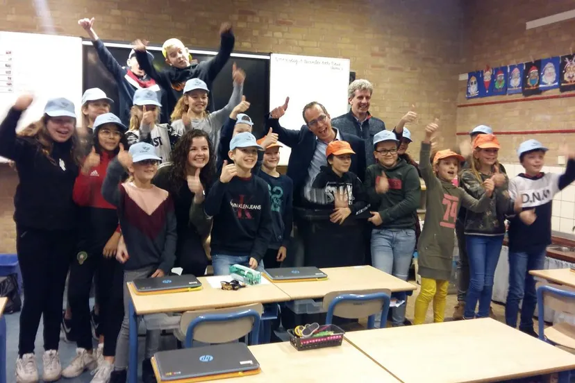 2019 12 13 uitreikenpmd container blokhuus