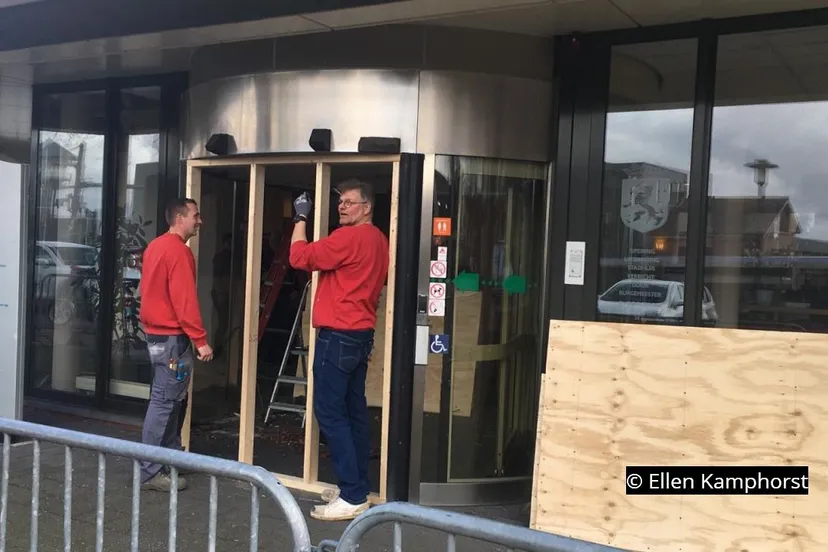 2020 03 09 ingang stadhuis 01