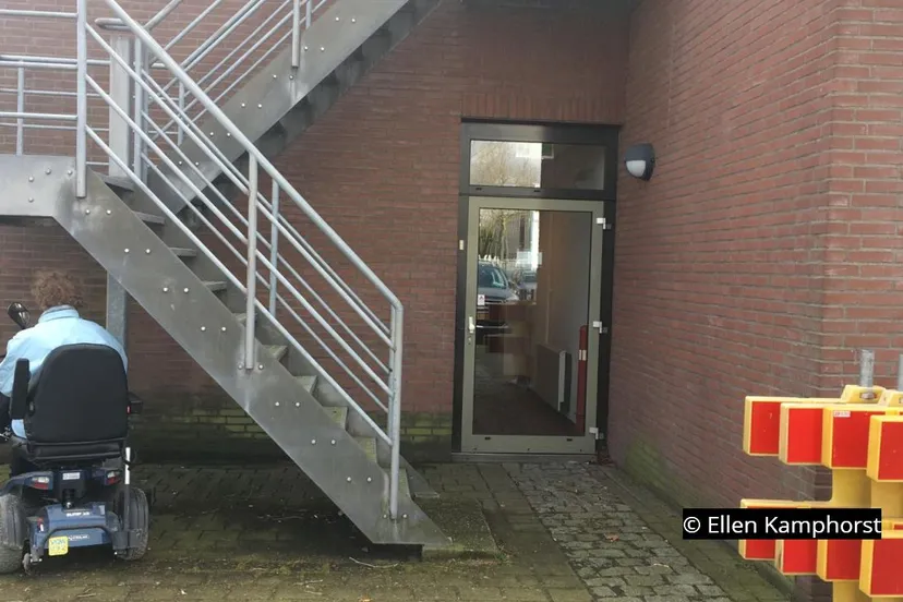 2020 03 09 ingang stadhuis zijkant