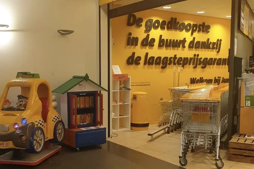 2020 03 19 kinderzwerfboekenkastje jumbo nijkerk