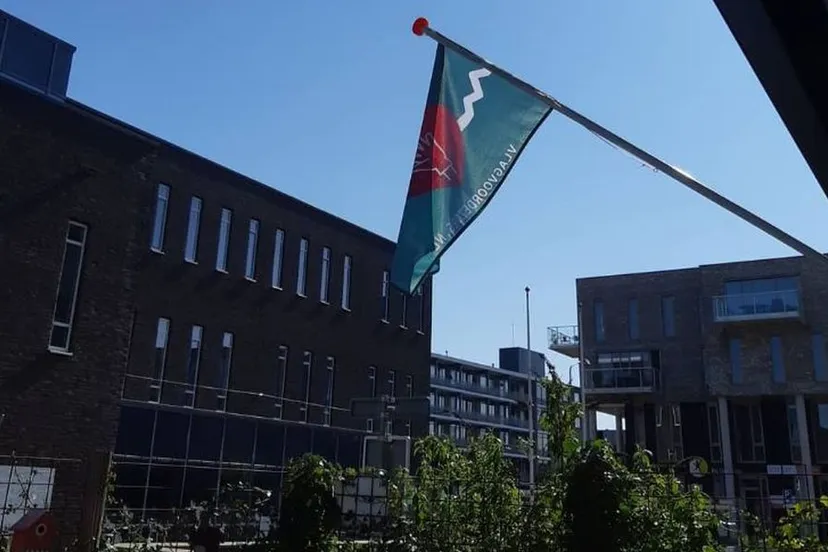 2020 04 06 vlag bij nije veste