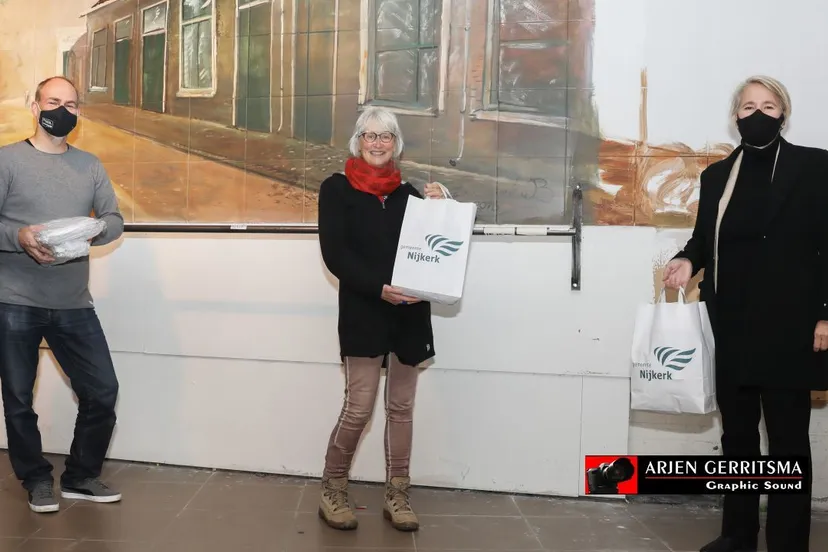 2020 11 03 overhandiging mondkapjes voedselbank