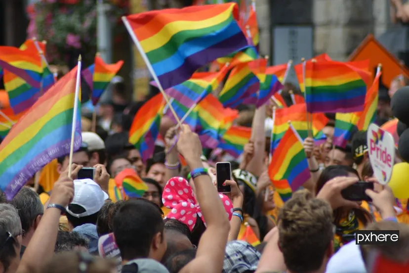 2020 11 23 discriminatiepeople sky wind crowd pattern carnival 605513 pxherecom 1