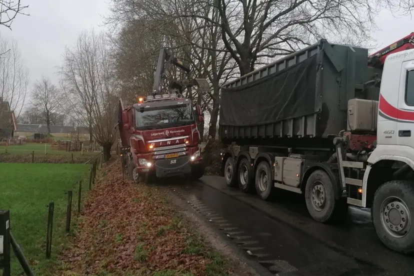 2020 12 23 vrachtwagen vast