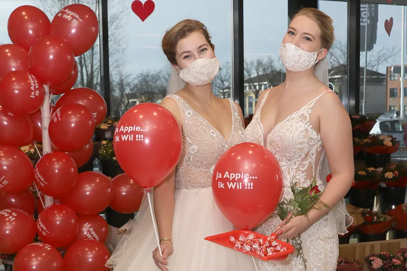 2021 02 15 valentijsdag trouwjurken 01