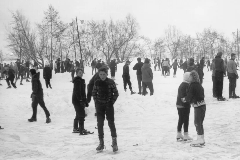 2021 03 22 07 ijsbaan drukte museum nijkerk familie van den burg
