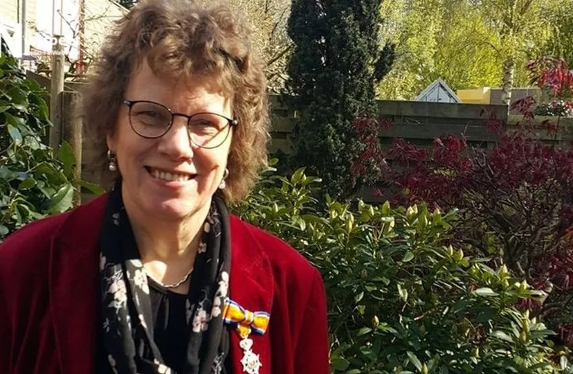2021 04 27b ellen venema ontvangt koninklijke onderscheiding foto eigen foto