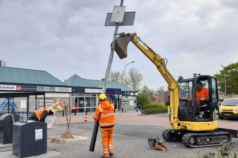 2021 05 09 plaatsing lichtpalen paasbos mei 2021
