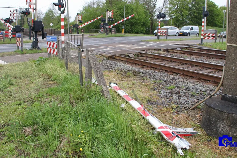 2021 05 10 kapotte spoorboom 1