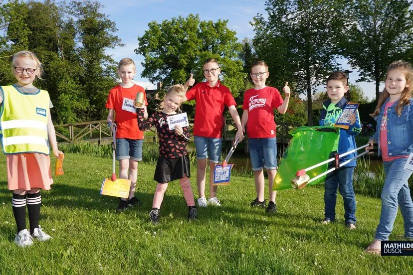 2021 06 01 uitreiking cadeaubon vinders gouden blikje foto mathilde dusol