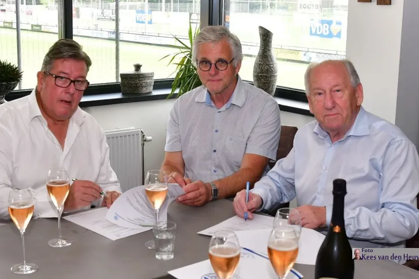 2021 06 18 veensche boys hoofdsponsor vdb gerard van den tweel 2 veer