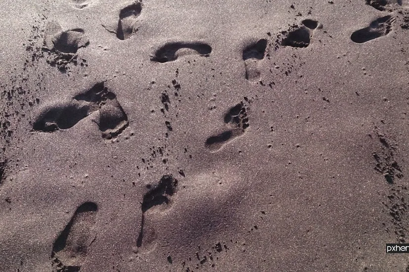 2021 07 15 blote voeten zand beach sand rock texture footprint asphalt 820217 pxhere