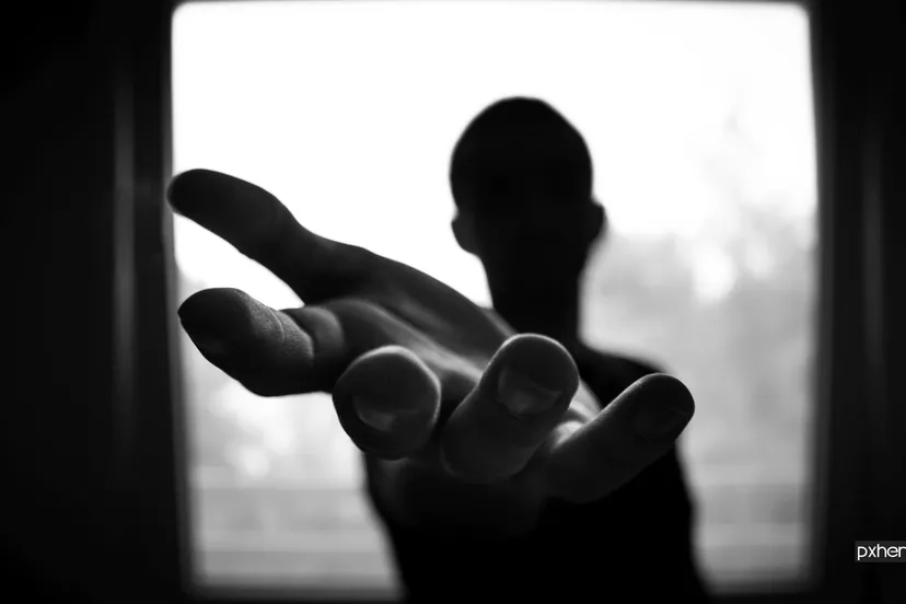 2021 09 24 eenzaamheid hand man silhouette person black and white photography 913332 pxhere
