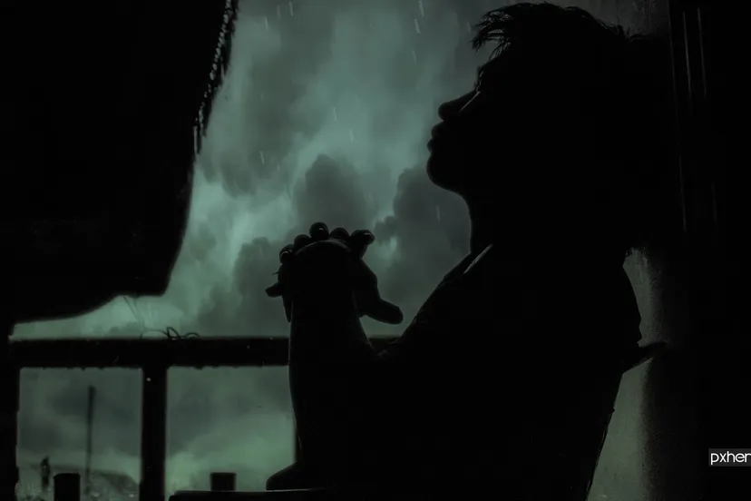 2021 09 24 eenzaamheid silhouette light black and white rain dark shadow 554162 pxhere