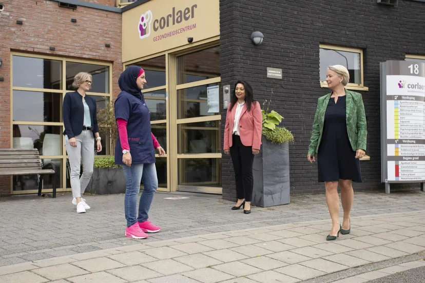 2021 09 27 mariellebroekman bij gezondheidscentrum corlaer klein formaat