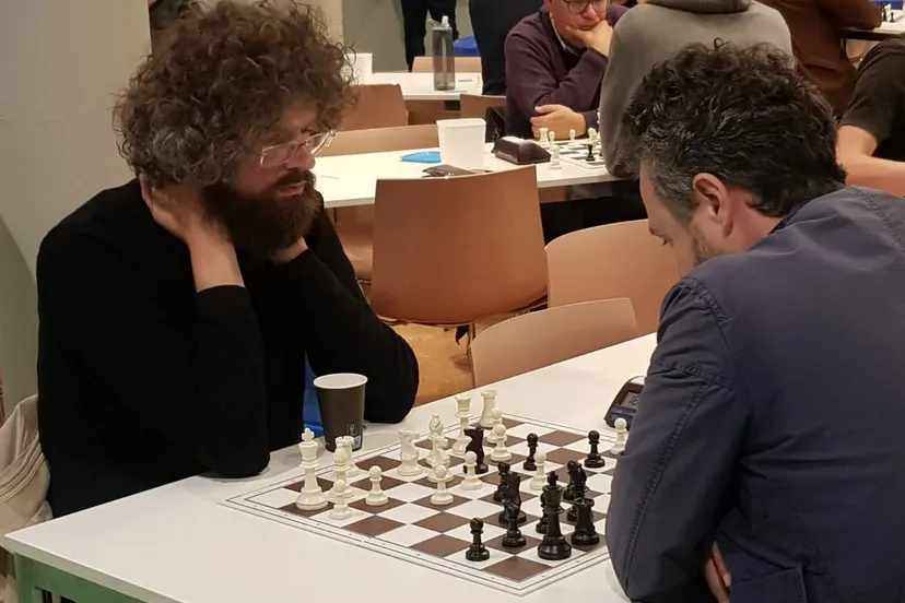 2021 10 18 martin veldhuizen zet in de eerste ronde de toon voor zijn toernooi